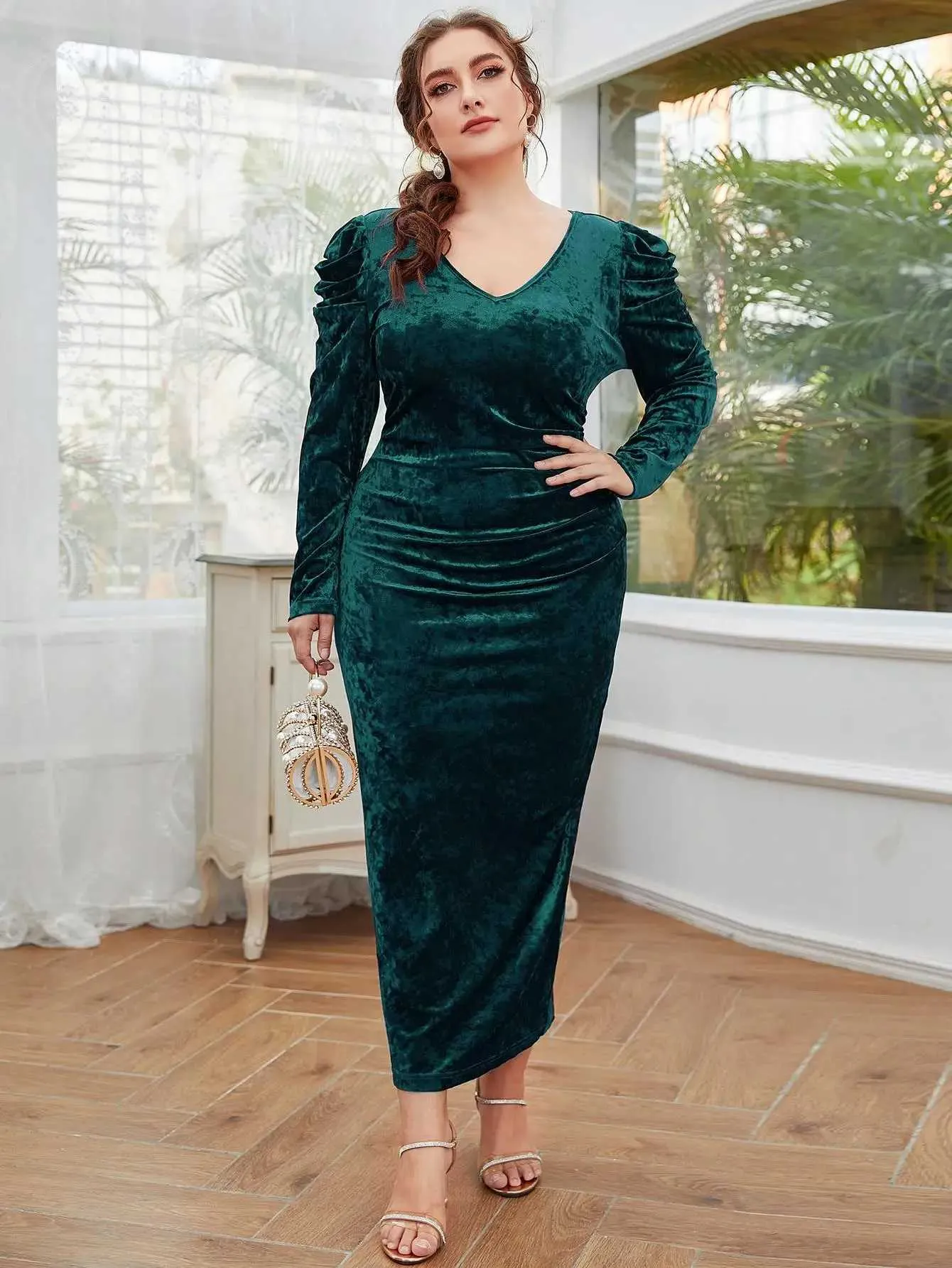 Vestido De Carrocería De Terciopelo De Talla Grande Con Mangas