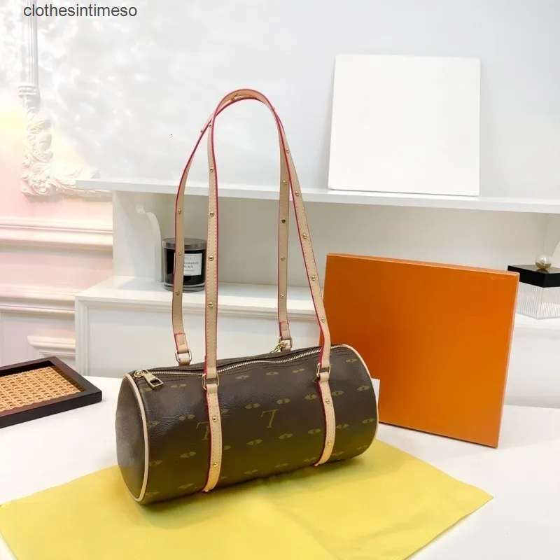 Luxury Designer Handbag: 2-in-1 Bucket Bag with Stylish Print