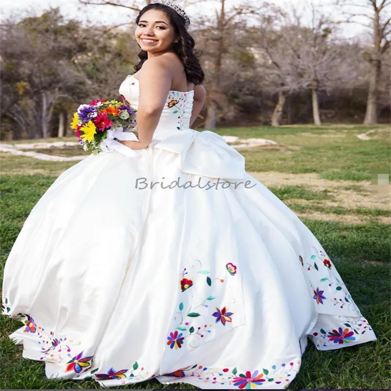 Mexican White Embroidered corset Back wedding dress with Sweetheart Neckline, Bow Detail, and Lace-Up Back - Plus Size Satin Country Bride Gown for