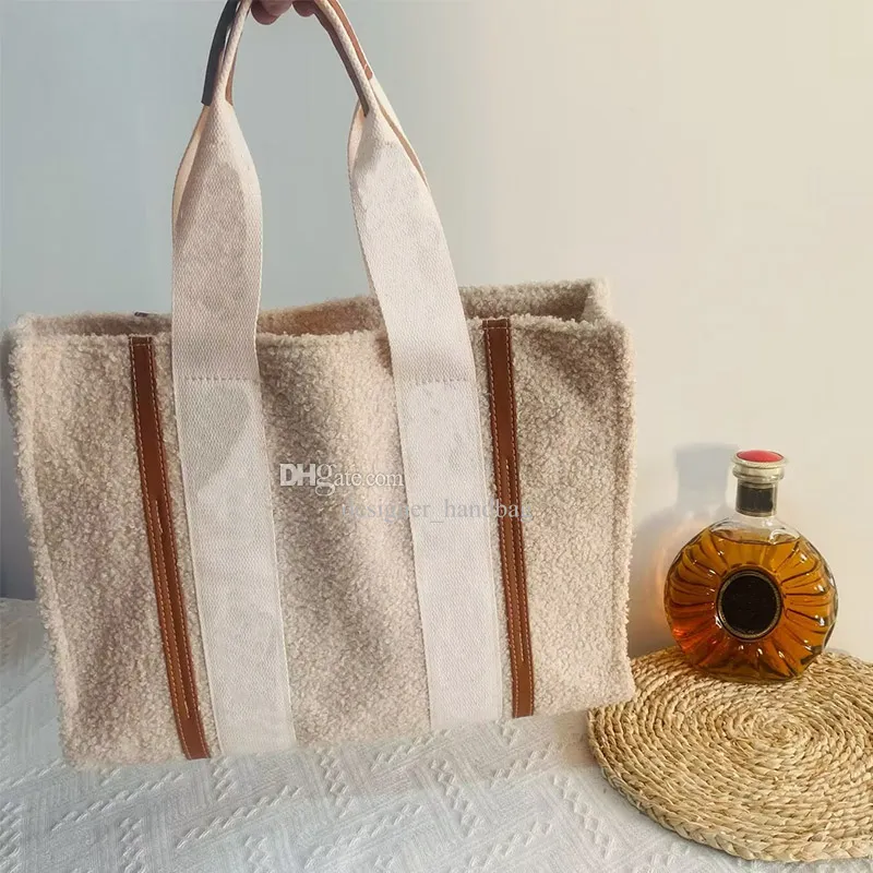 Women's Designer Tote Bags: Stylish Wool Teddy Shopping Bag Luxury  Quilted Tote Handbag for Winter, Lightweight for Daily Use