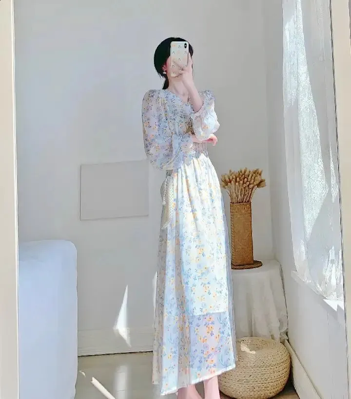 Elegant and Warm Women's Georgette Dress with Simple Printed V-Neck and Long Sleeves for Spring Office Wear - 240926