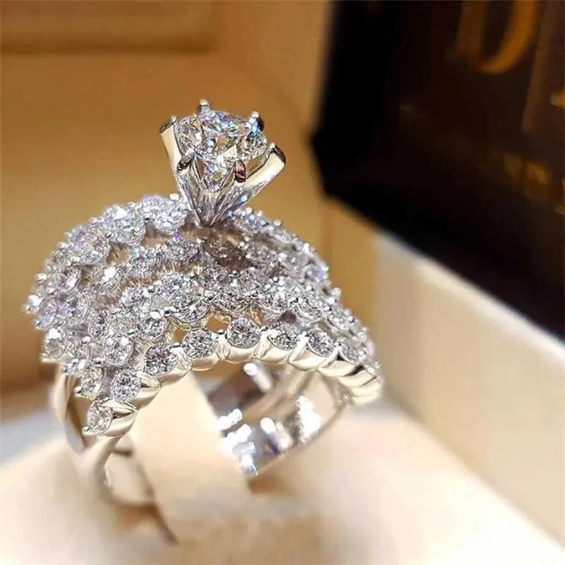 Elegant 2-Piece wedding ring sets with Shiny Cubiz Zircon