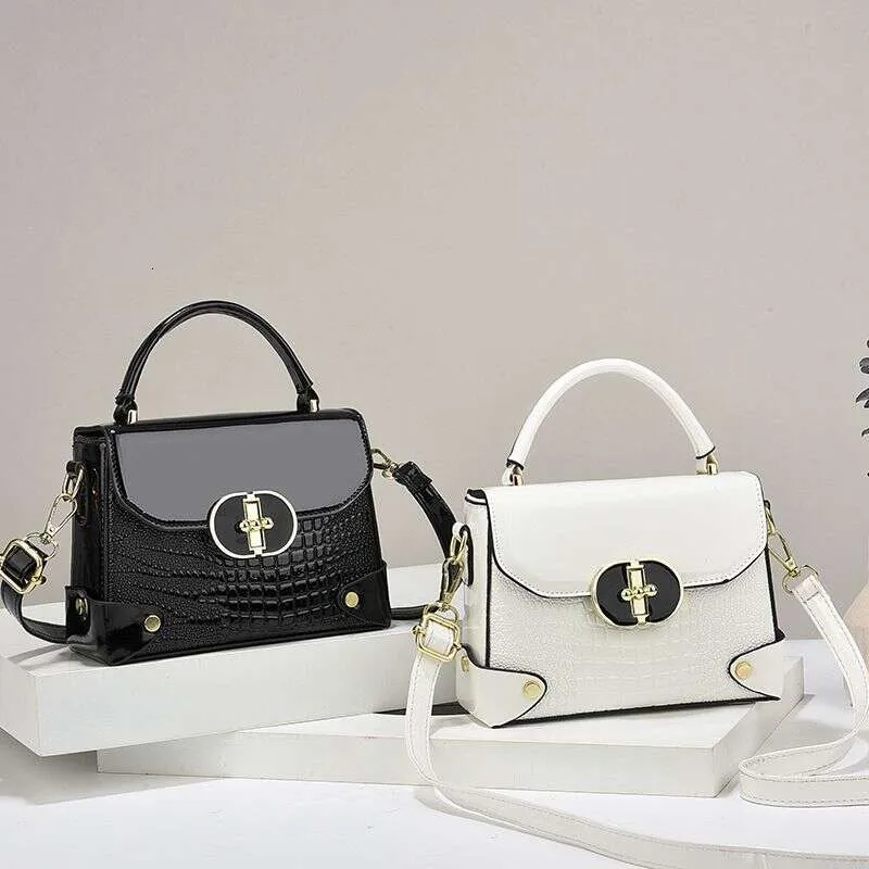 ★2024SS新作★WKNDRS★J SLING BAG J SLING BAG (BLACK) - WKNDRS | 60% - Asian Fashion Online Store