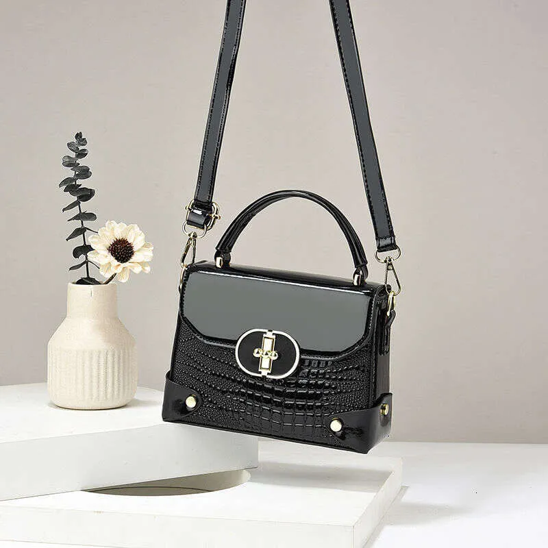 IT MICHAA [イミシャ] Stitched Faux Leather Shoulder Bag 2024 New Fashion Leather Women's Shoulder Crossbody