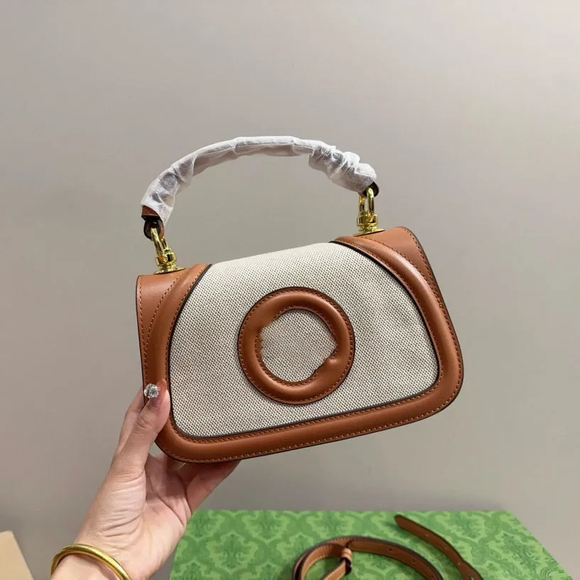 トートバッグ GUCCI Two-Tone Canvas And Leather Gucci Blondie Handbag Gucci Blondie medium top handle bag in beige canvas | GUCCI® US