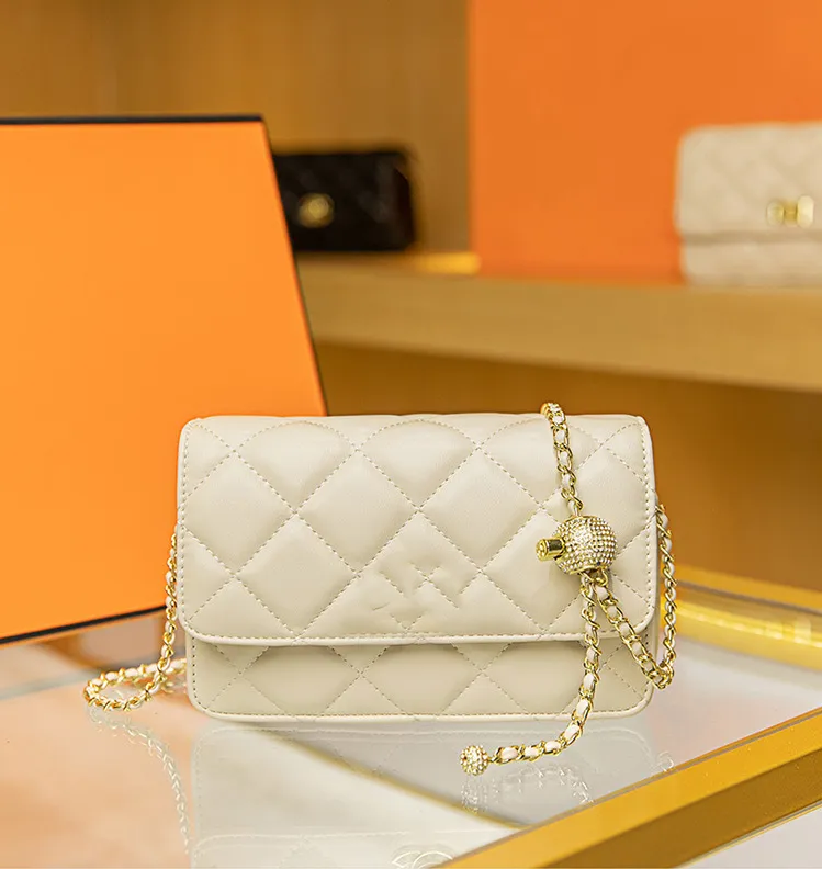 ショルダーバッグ・ポシェット LEATHERY FLAP CHAIN SHOULDER-BAG [2 COLOR] Amazon.com: Classic Clutch Shoulder Tote HandBag with 2