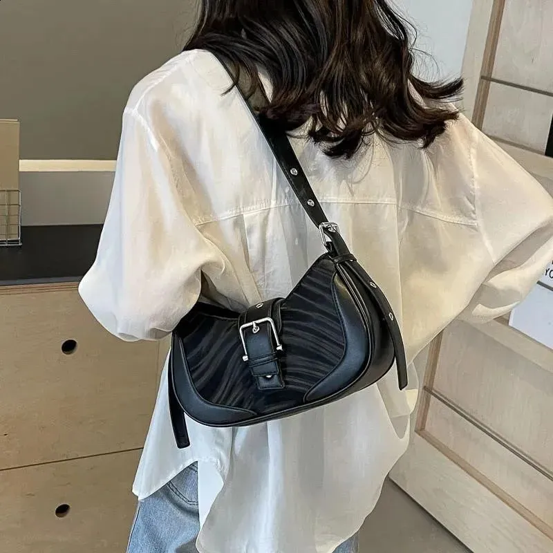 Belt Buckle Handbags: Retro Style Faux Leather Silver Mini