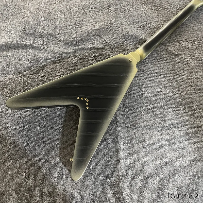 RMVチンバウ❣️ DHgate.com:V-Shaped Electric Guitar - Silver Burst Finish