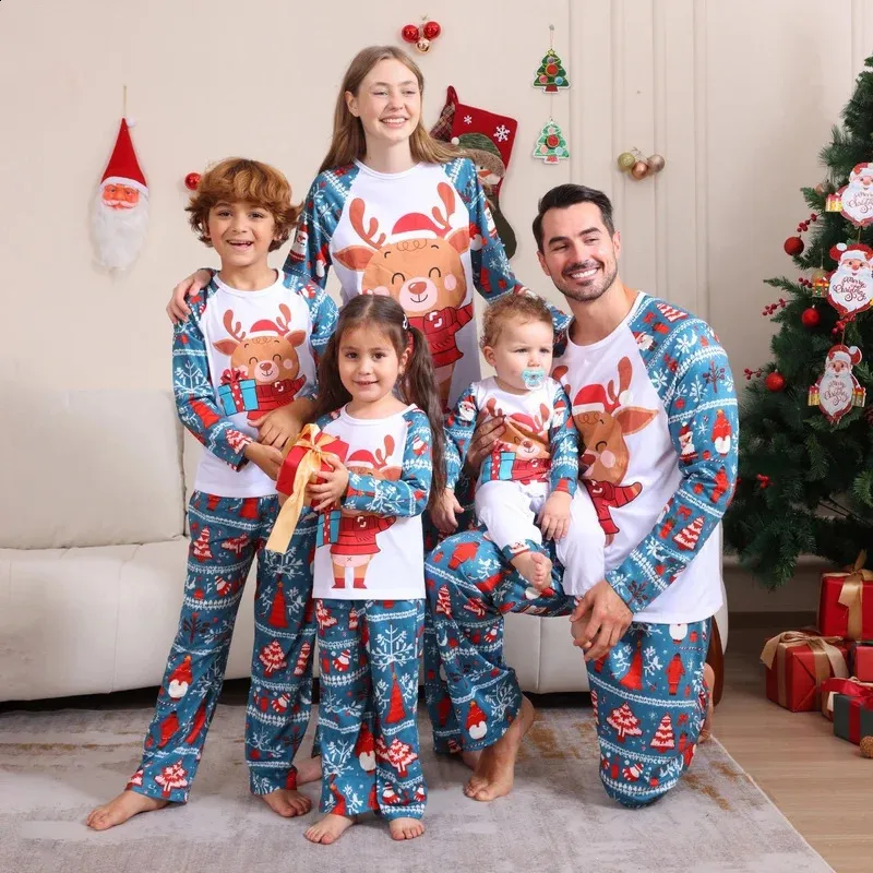 Babbo Natale Pigiami Uguali Per La Famiglia Amazon Babbo Natale