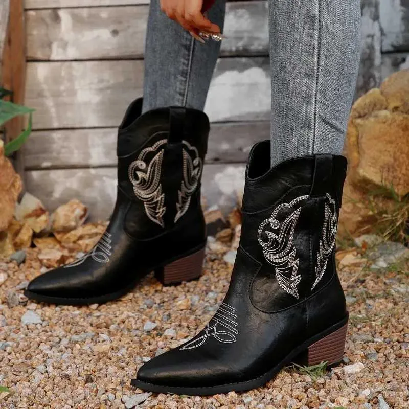 Autumn Winter Womens Western Cowboy Short Black Cowgirl Boots With Embroidered Corner Toe And Retro High Heels Plus Size 43 CL240927 From Factory Wenxin pavilion Bulk 20.12 DHgate.Com