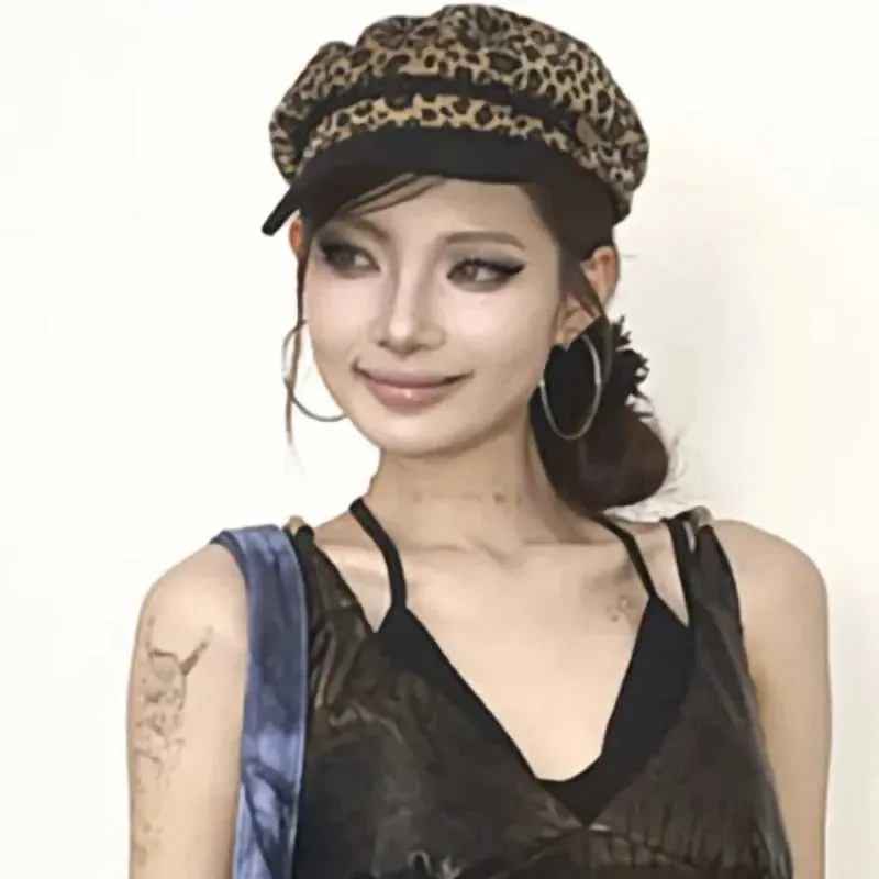 Berets Hats, Leopard Print Flat Cap Stylish Womens Beret Hat  display picture 3