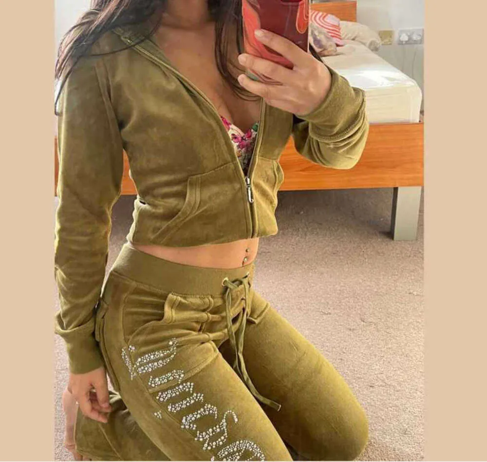 Juicy Apple Kadınların Takipleri 2023 Yaz Marka Dikiş 2 Parça Set Velvet Velourt Women Track Suit Hoodies ve Pantolon Nefes Alabası Tasarım 508ESS