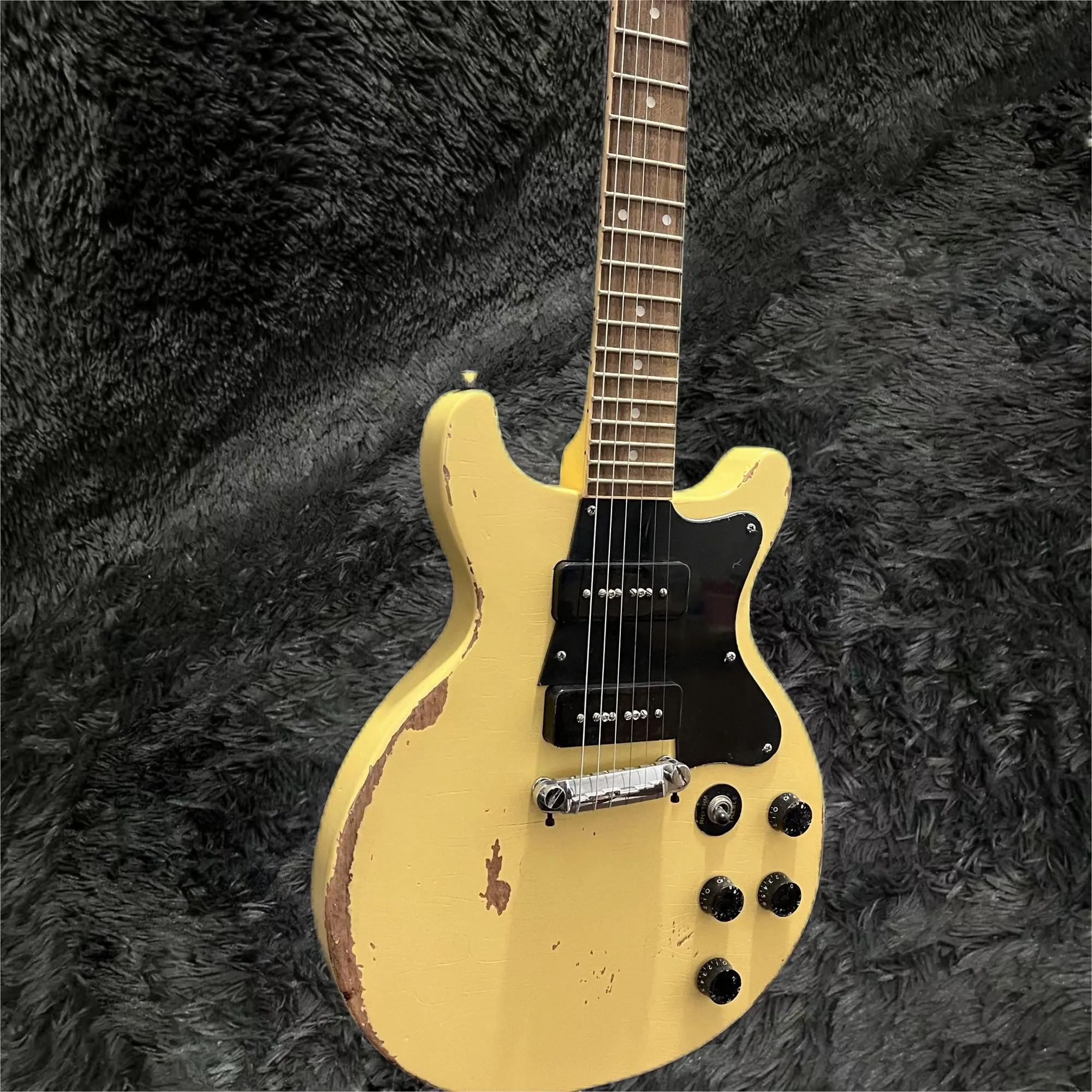 Vendita calda di buona qualità Chitarra elettrica color crema p90 pickup Reliquie a mano Solido mogano 22 tasti Spedizione veloce - Strumenti musicali