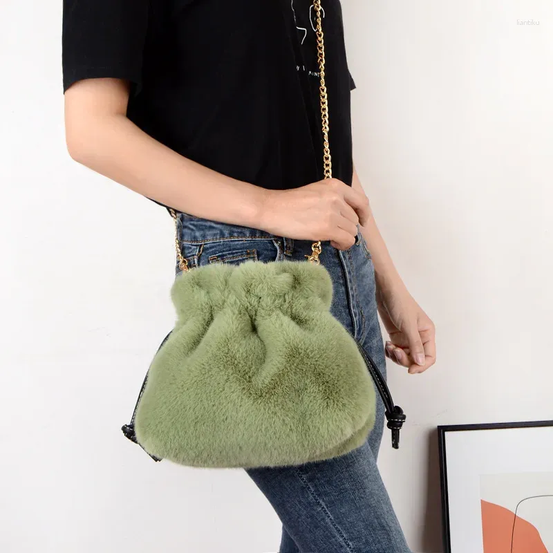 Akşam çantaları moda kadınlar peluş crossbody şık bayanlar kızlar sahte kürk çanta çantası sevimli çizme kepçesi alışveriş için