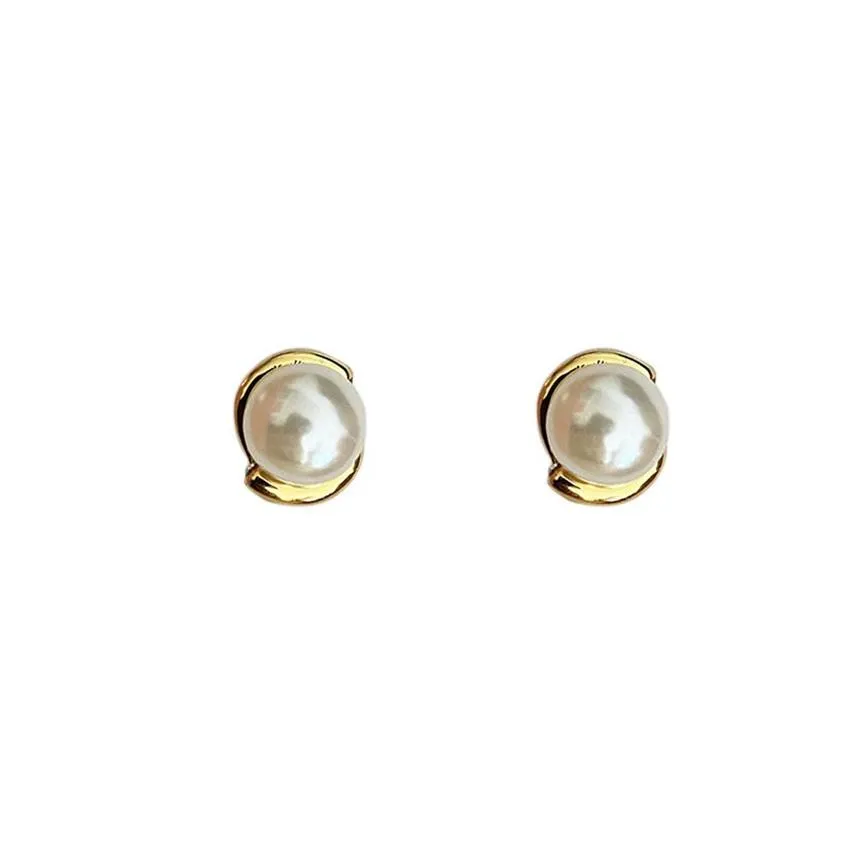 Clou d'oreille en perle naturelle, couvercle en or 18 carats, petit cristal en laiton, 228n