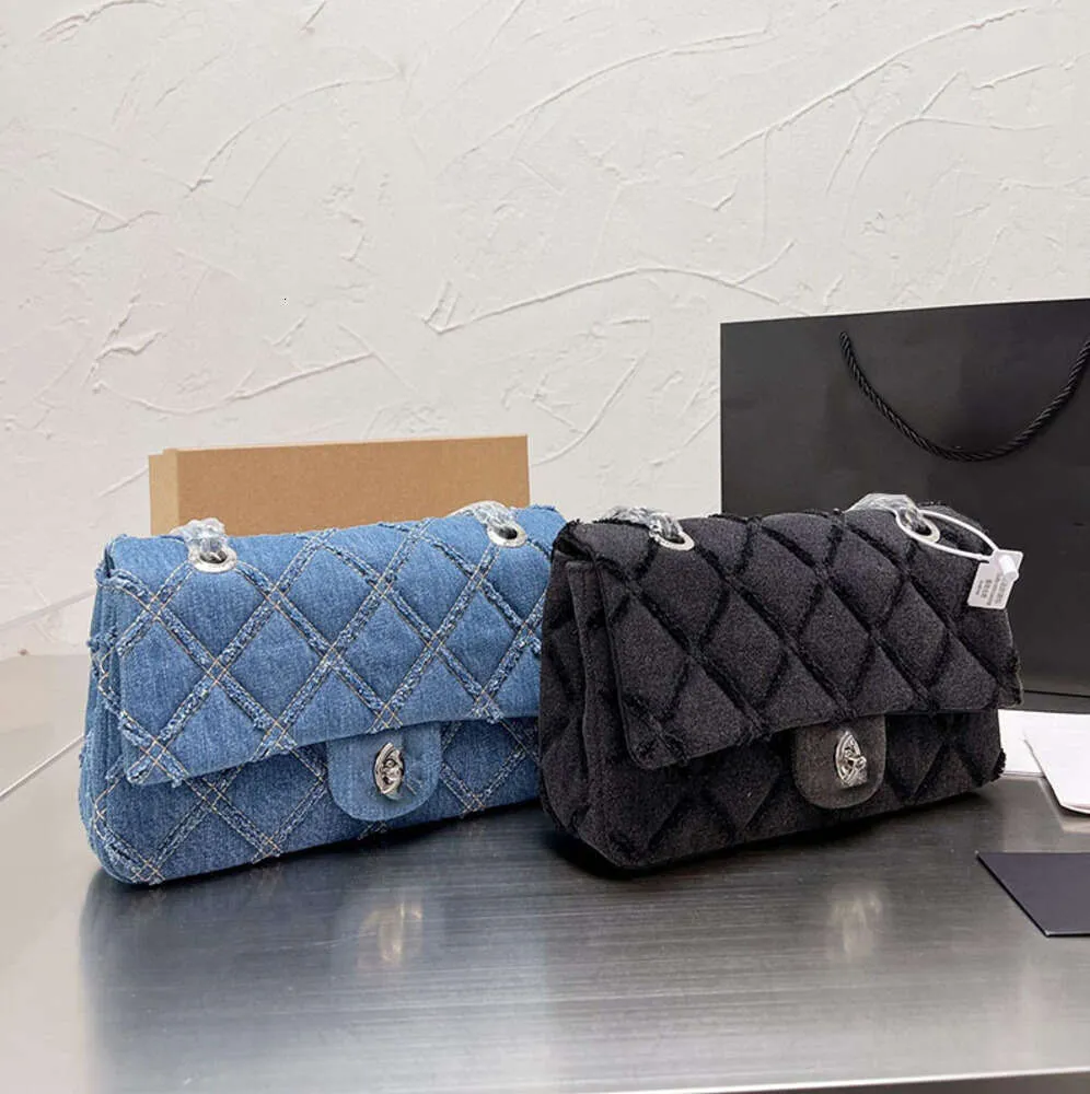 10A Luxury Women Bag 25cm Designer CC Bag Axel Handväskor Purses Channel Flap Vintage Handväska Dark Blue Denim Silver Chain Hardware bör band