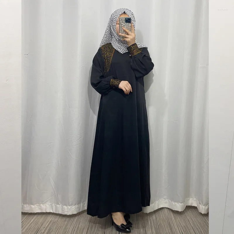Ubranie etniczne Abaya dla muzułmańskich kobiet na Bliskim Wschodzie szata Diamond damska okrągła szyja solidna sukienka z długim rękawem