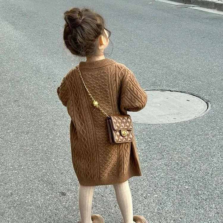 Платья для девочек. Модное и универсальное шерстяное платье для девочек. Осень-зима 2024. Детский длинный свитер кофейного цвета.