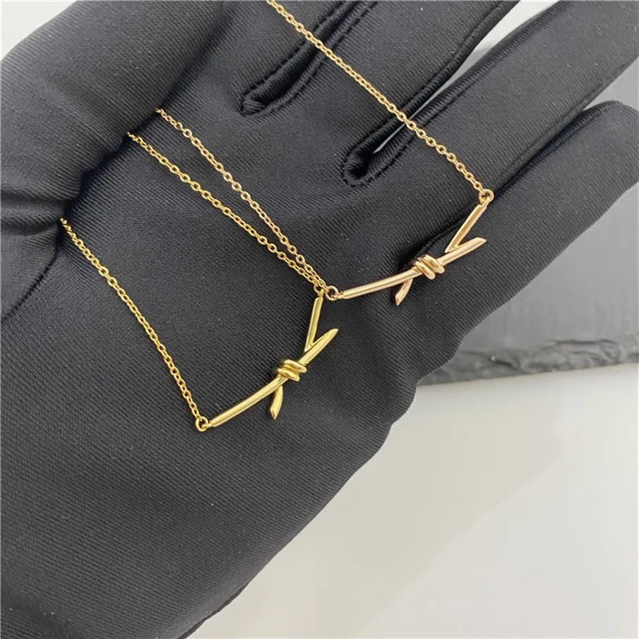 T Designer Necklace 2022 Nya Bow Pendant Neckor Luxury Brand Couples Fashion Necklace Party Wedding Accessories Valentine Day G252T