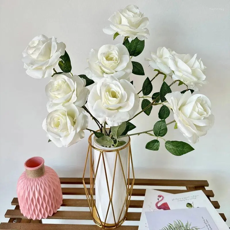 Dekorativa blommor 3 British Rose Imitation Wedding Hall Family Desktop Vase El Window Decoration Props Fabric Artificial