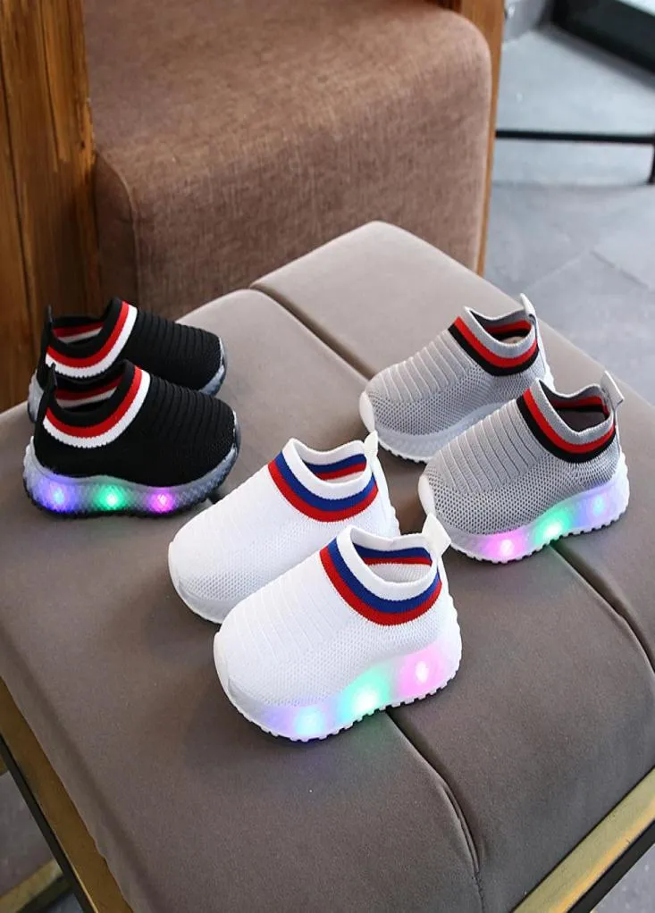 مصمم طفل LED LED Light Shoes Kids Boys Girls Baby Baby Sneakers Infant Outdoor Running Sport Shoes Soft Breatable Comfortabl7035449