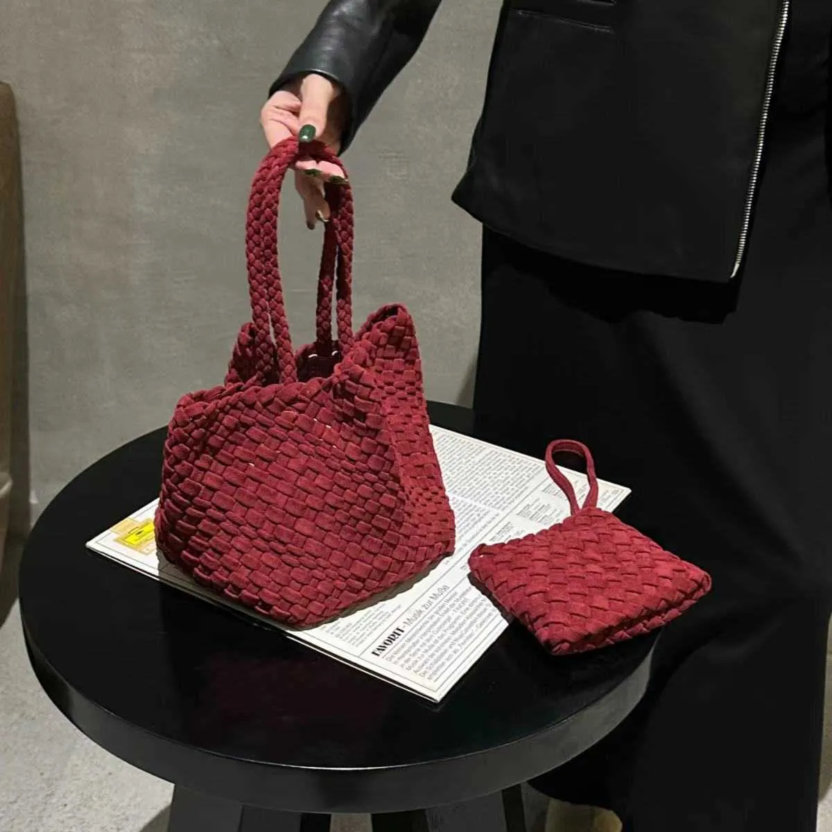 Handmade woven bag with niche design, 2023 new high-end deer skin velvet dumpling bag, handbag, mother vegetable basket bag 240102