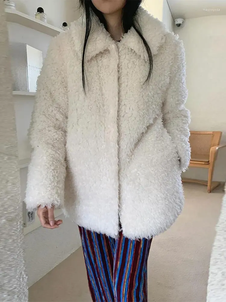 Kurtki damskie zima gruba polarowa pluszowa kurtka dla kobiet moda biała kołnierz z długim rękawem ciepłe płaszcze kobiety 2024 Chic Casual
