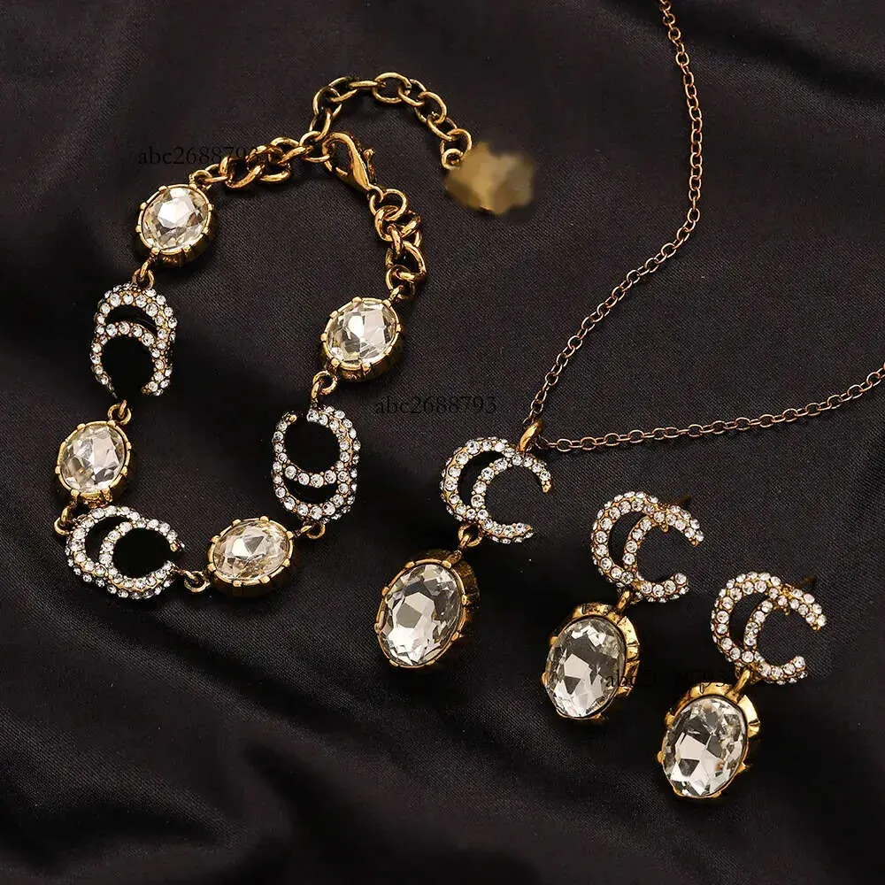 Designer Necklace Bracelet Earring Jewelry Set Vintage Gold Romantic Logo Black Red White Crystal Diamond Fashion Couple Gift