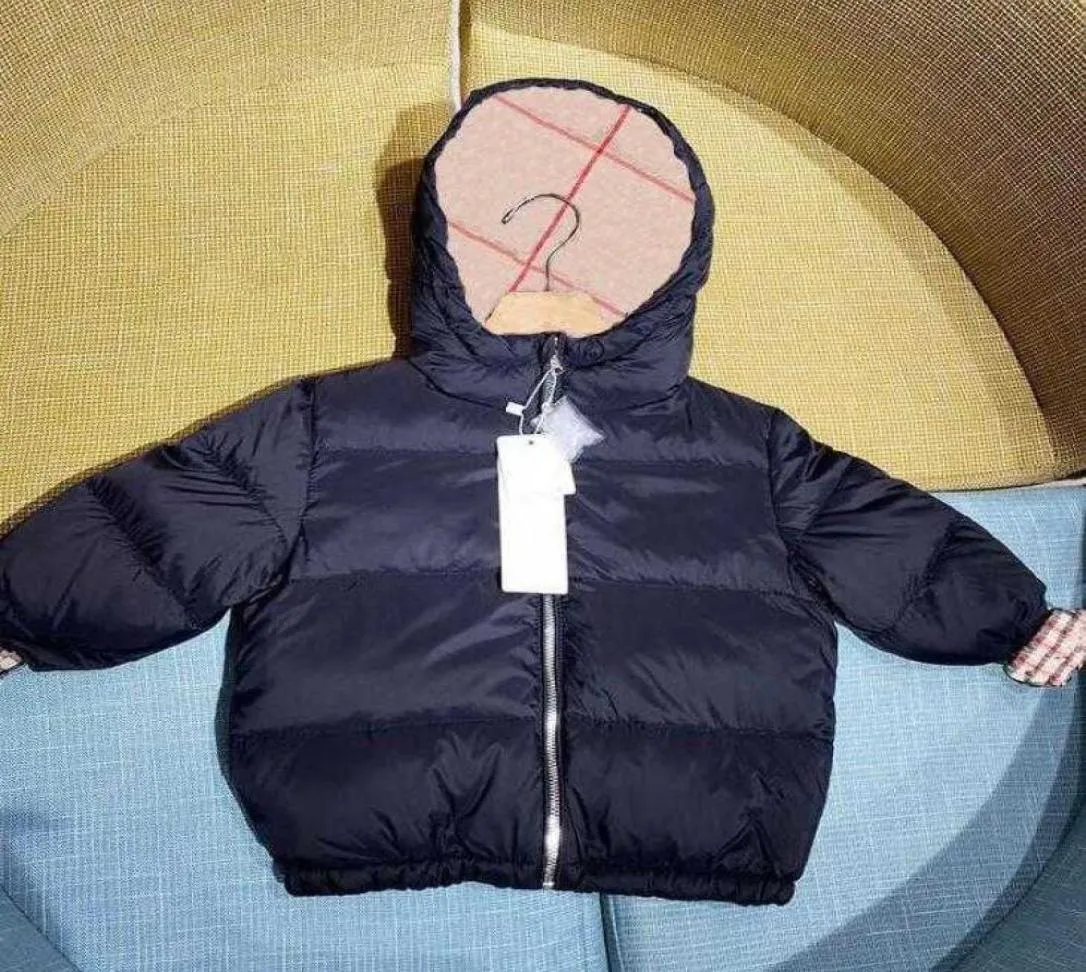 女の子のデザイナー秋の冬の男の子シンダウンコートキッズボーイの格子縞のジャケットコート子供子供