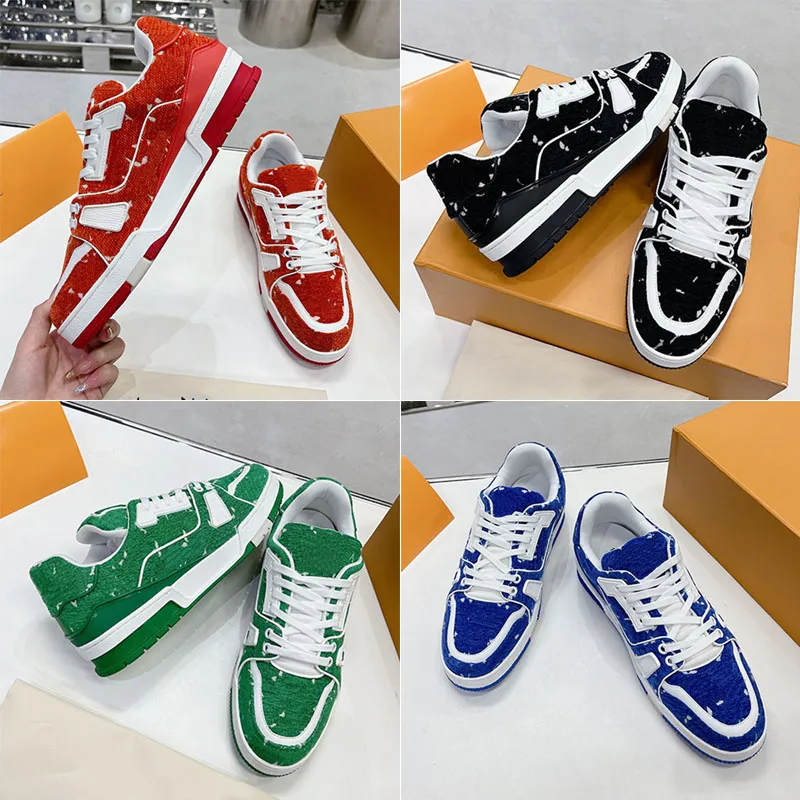 Berühmte Designer-Sneaker für Damen und Herren mit Logo-Prägung, Low-Top-Sportschuhe, Kalbsleder, Textil, Basketball-inspirierte TPU-Sohle, hochwertige Sneakers