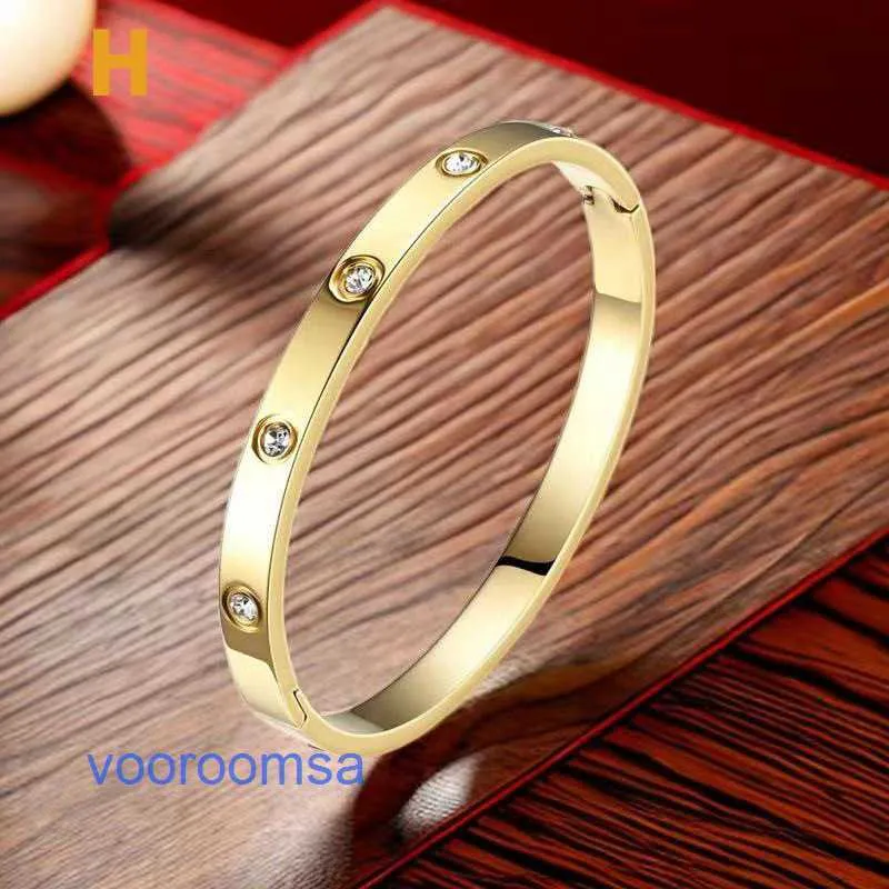 Luxury Bangle Designer Jewelry Man Bracelet Bracelet de haute qualité Titanium Steel de Titanium Female avec un sentiment de luxe et de niche Instagram avec une boîte d'origine