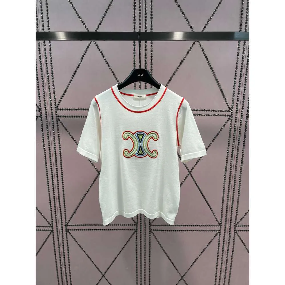 Moletons femininos com capuz Ce23 Primavera / verão Carta Bordado Design Moda Versátil Solta Pescoço Redondo Manga Curta Camiseta Lazer