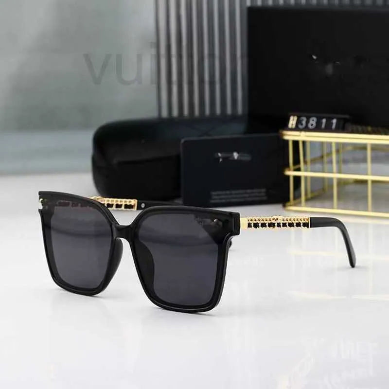 Solglasögon Designer Brand 2023 Stor ram runda ansikte fyrkantiga glasögon, kvinnokedja, UV -resistenta solglasögon, bantningseffekt, Street Photo Vuj1