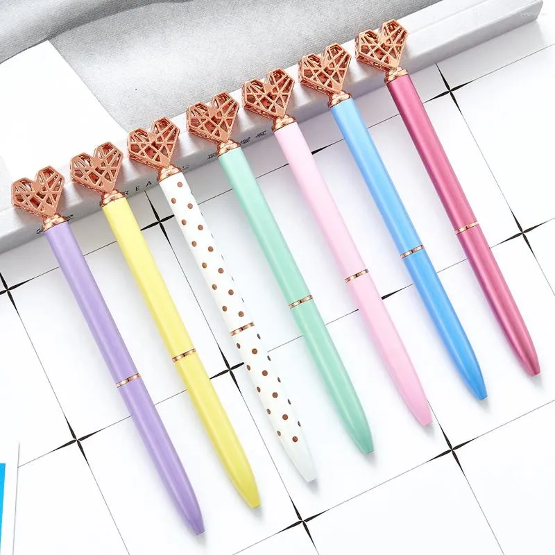 13PCS Love Ballpoint Pen Hollow Heart Metal Cute Stacjonarne uczniowie Nauczyciele Jakość Ball Point do pisania materiałów biurowych