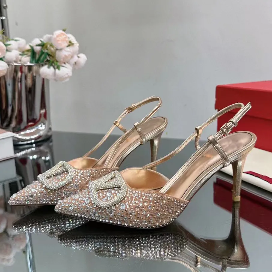 صندل Slingbacks النساء عالي الكعب الصنادل التدرج الكريستال الديكور المدببة إصبع القدم في الكاحل حزام مصمم فخم