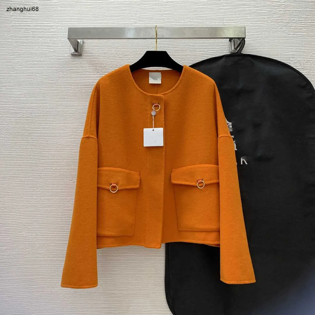 Kadınlar İçin Tasarımcı Ceket Bayanlar İçin Giysiler Sonbahar Moda Düğmesi Tasarım Yuvarlak Boyun Geniş Kısa Ceket Ocak 02