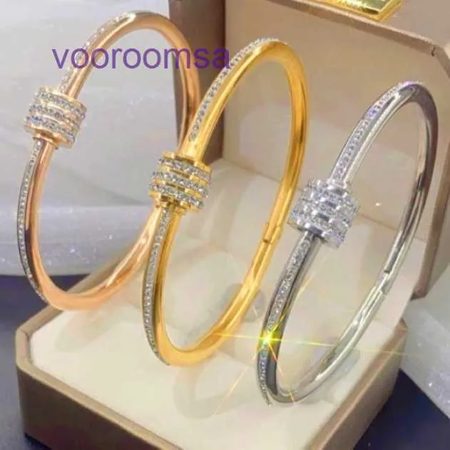 Braccialetti di design per pneumatici per auto per donne e uomini Bracciale a vita piccola con diamanti pieni da donna Anello in acciaio al titanio di alta qualità con gioielli a mano con scatola originale