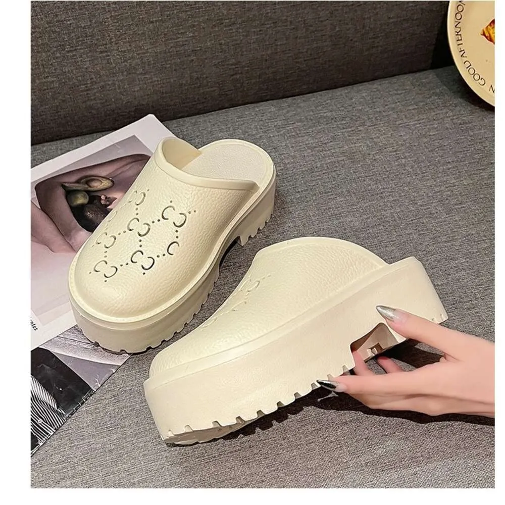 Chinelos Baotou para passeio feminino de outono usando 2024 novos sapatos de sola grossa e cintura alta sem salto versátil preguiçoso meio arrasto tendência do Instagram OMPQl