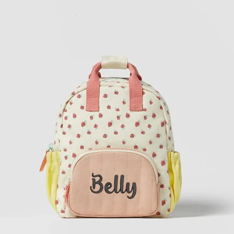 Sac à dos personnalisé brodé fraise pour enfant, cartable personnalisé avec le nom de l'enfant, cadeau pour poussette de bébé, cadeau de rentrée scolaire 240102