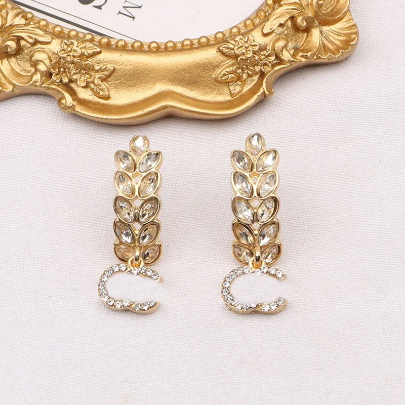 Plaqué Argent Marque De Luxe Designers Lettres Stud Géométrique Célèbre Femmes Ronde Cristal Strass Boucle D'oreille Mariage Perty Bijoux Circulaire Diamant 8367