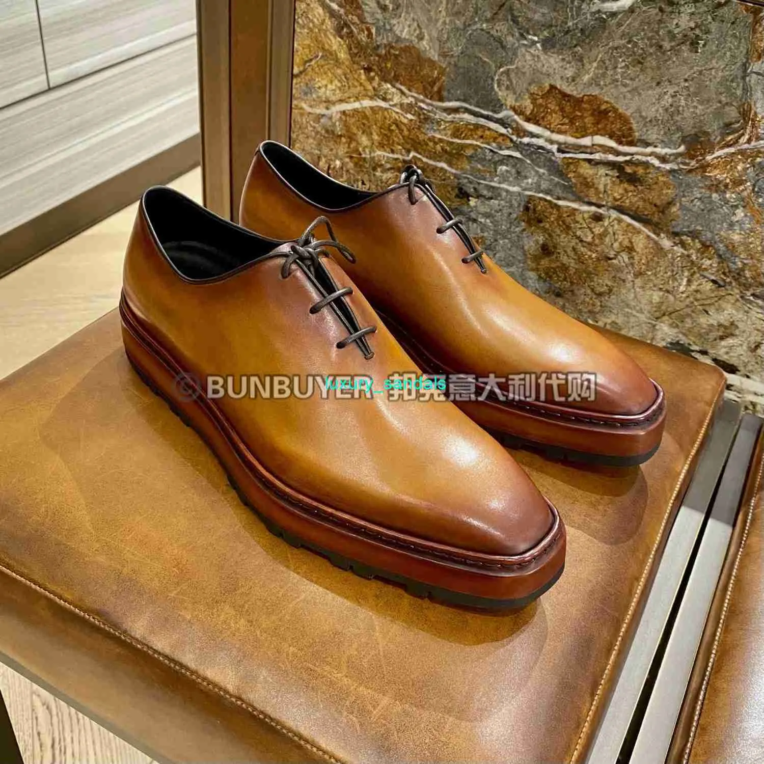 Berluti Męska sukienka buty skórzane Oxfords buty Bun Rabbit Berluti zamszowa podeszwa środkowa z paskami Alessandro alto zmienia się skórzane buty Oxford Męskie buty HB5P