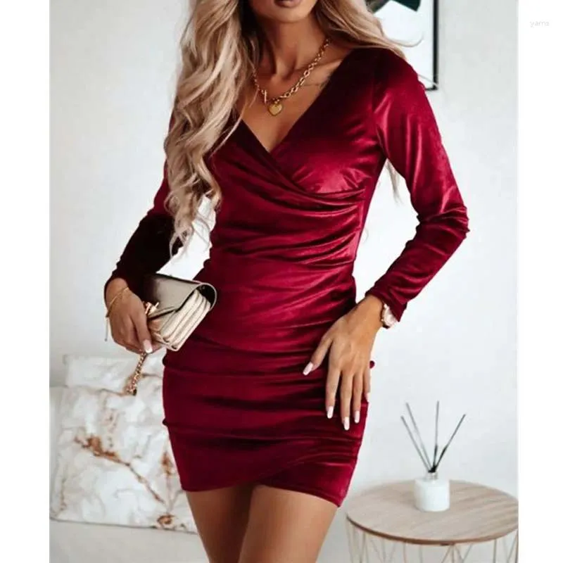 Vestidos informales Mujeres 2024 Elegante fiesta de manga larga Vestido de noche Terciopelo Bodycon Lápiz Mini Ruched Robe Longue Profundo con cuello en V Clubwear L071