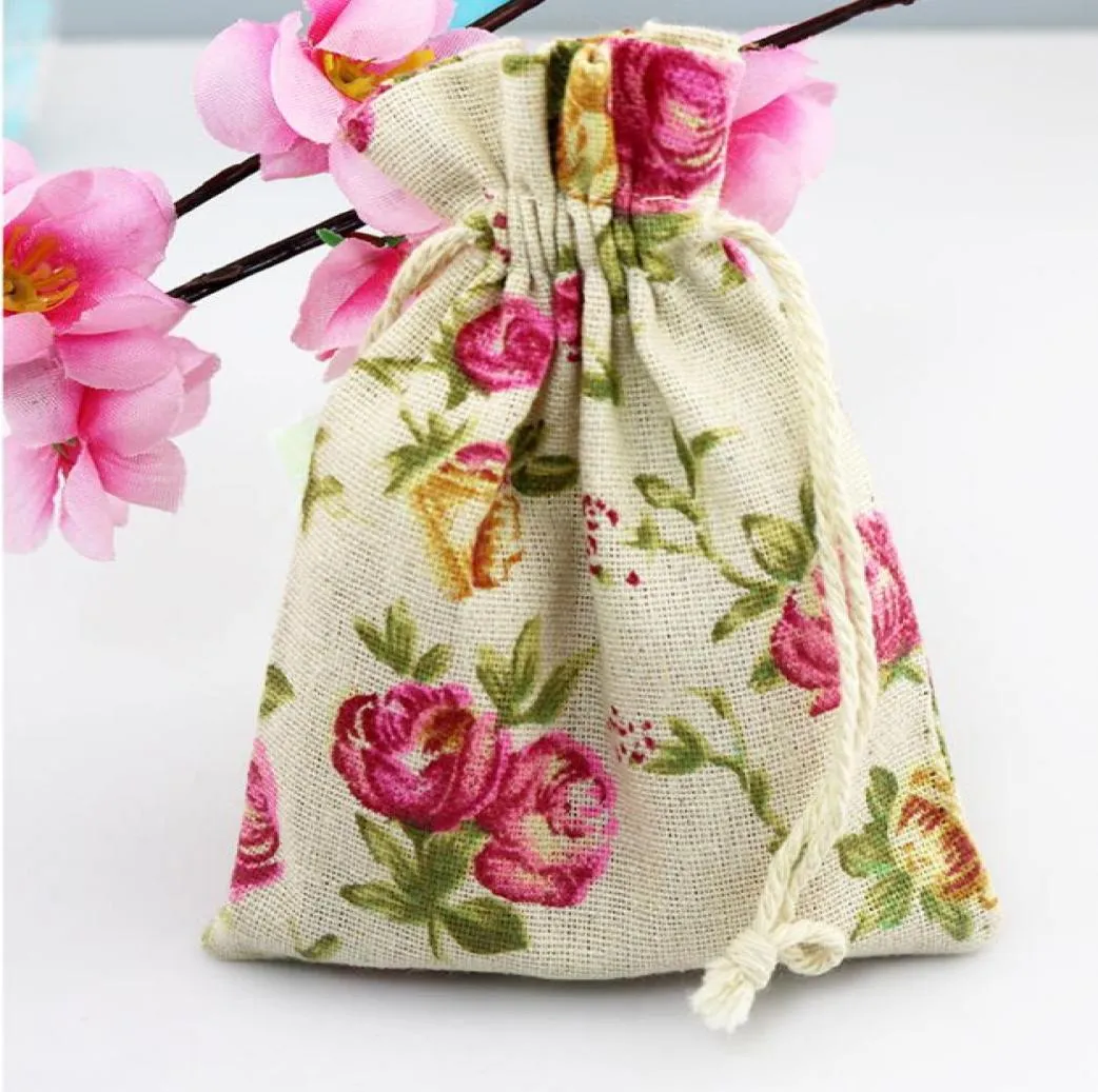 Sac cadeau en lin à fleurs de roses, 9x12cm, 10x15cm, 13x17cm, paquet de 50 pochettes à cordon pour fête d'anniversaire et mariage, sack4541662