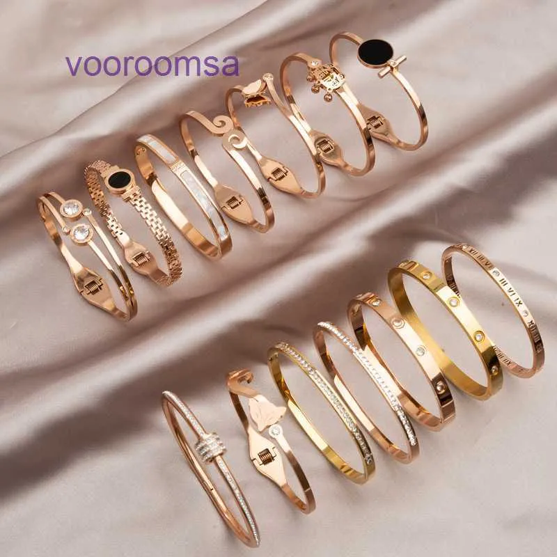 Pulseiras de grife de pneus de carro para mulheres e homens A nova pulseira de ouro rosa em aço titânio é leve e extravagante, o design de pequeno alto com caixa original