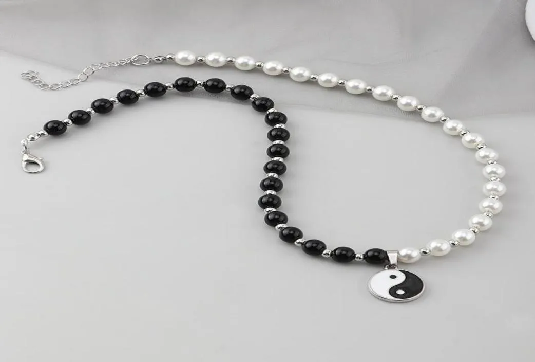 Gargantillas Cuentas de perlas redondas Yin Yang Taichi Colgante Cadena de acero inoxidable Collar unisex Pareja Joyería Mujeres Mens8524905