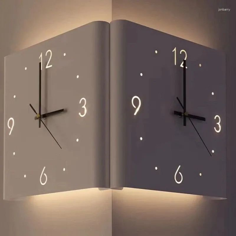 Wanduhren, quadratische Uhr, gefaltete Ecke, hängend, schicker Bogen, geräuschlos, mit Licht für Wohnzimmer, Heimdekoration