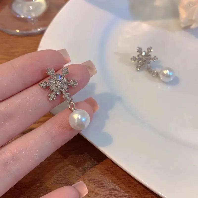 Studörhängen Glänsande zirkonvit imitation Pärl Snöflinga för kvinnor God jul Rhinestone Flower örhängen smycken gåvor