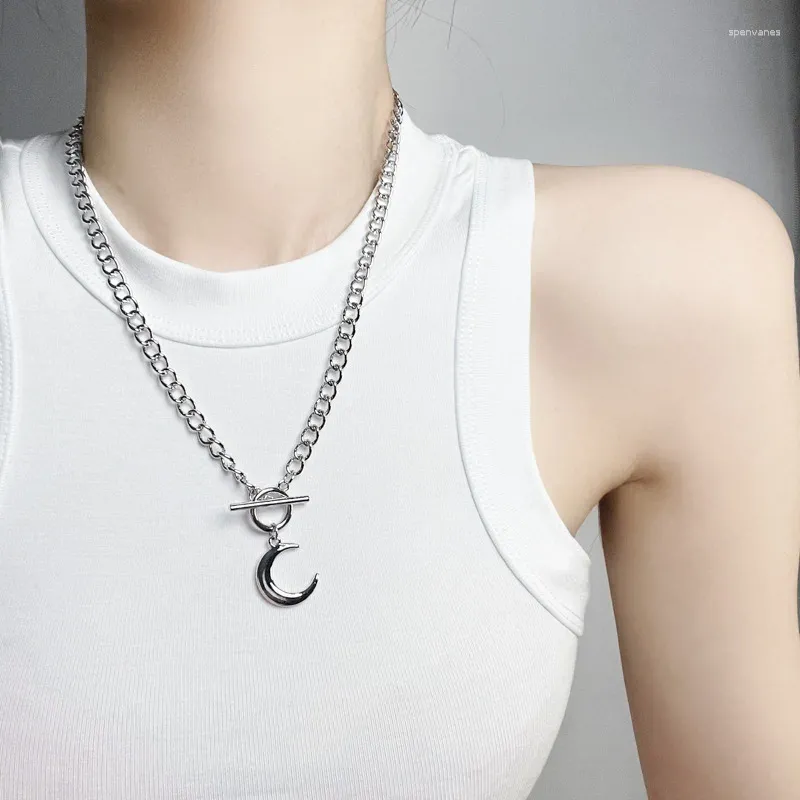 Collares colgantes 2024 Exquisito coreano Collar de media luna de acero de titanio Luna inoxidable Regalo del día de San Valentín