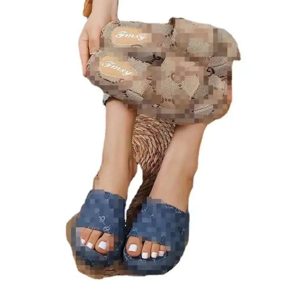 Sandalen mit dicker Sohle für Damen im Sommer, neue große, einreihige Hausschuhe mit Biskuitkuchen und dicker Sohle für lässige Outdoor-Bekleidung NMUIl