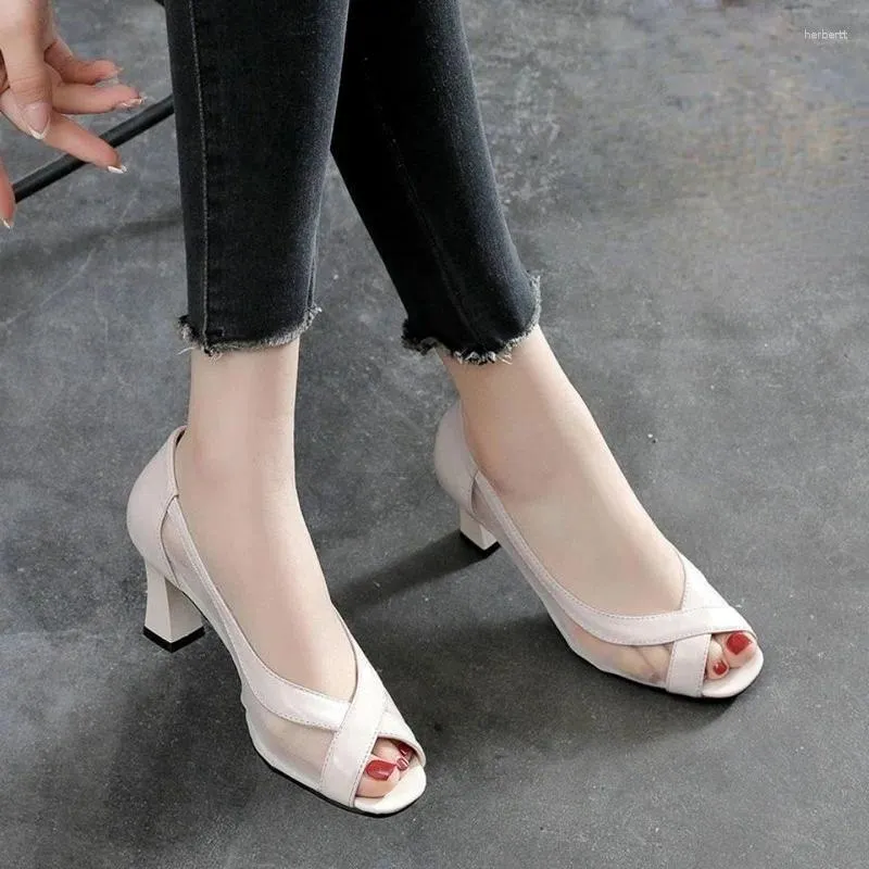 Elbise ayakkabıları Roma kadın trend 2024 moda tıknaz orta topuk zarif sandalet sandaletler bayanlar ayakkabı blok topuklu ortopedi siyah beyaz